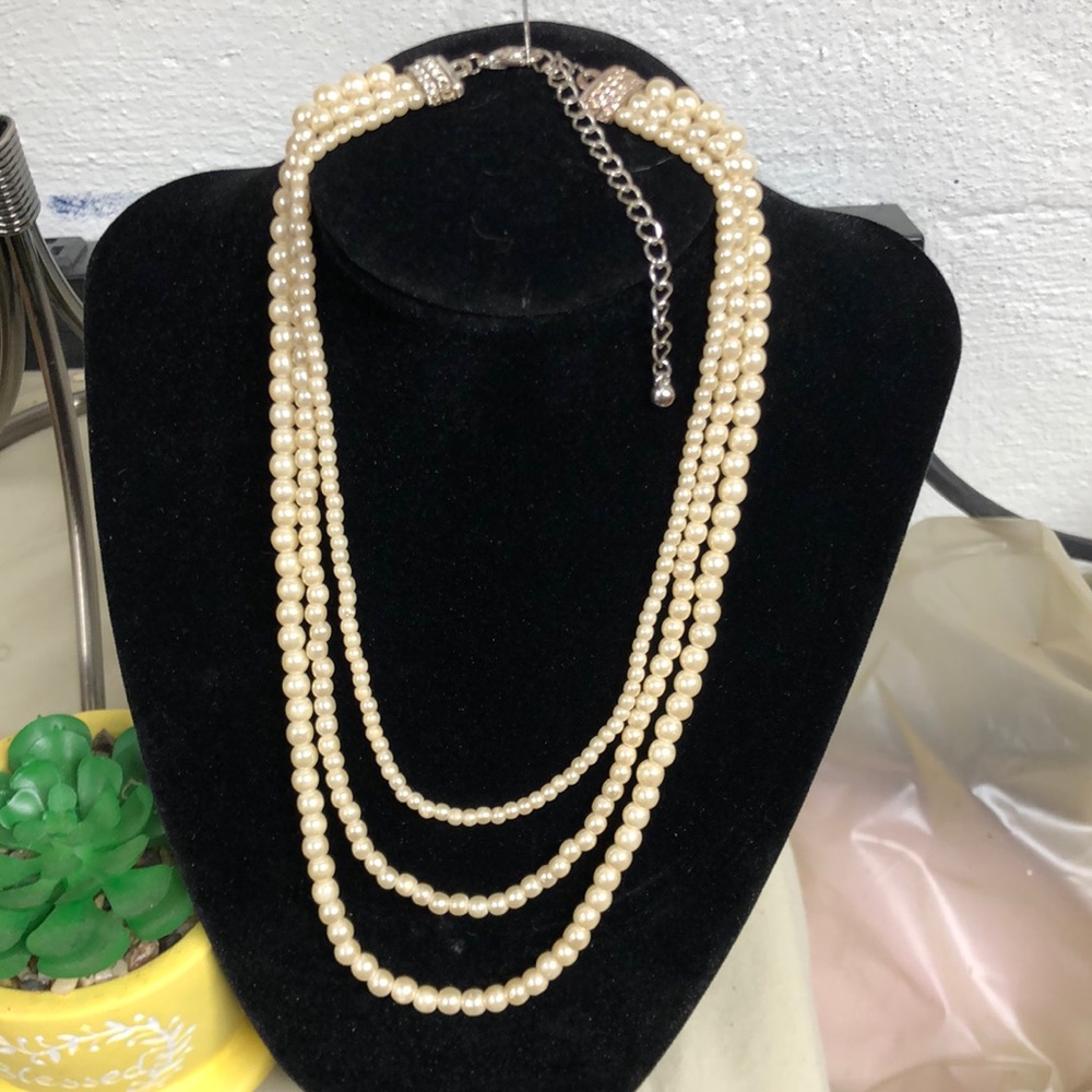 Three strand ivory colored beads silver closure 3‎ inch extender chain